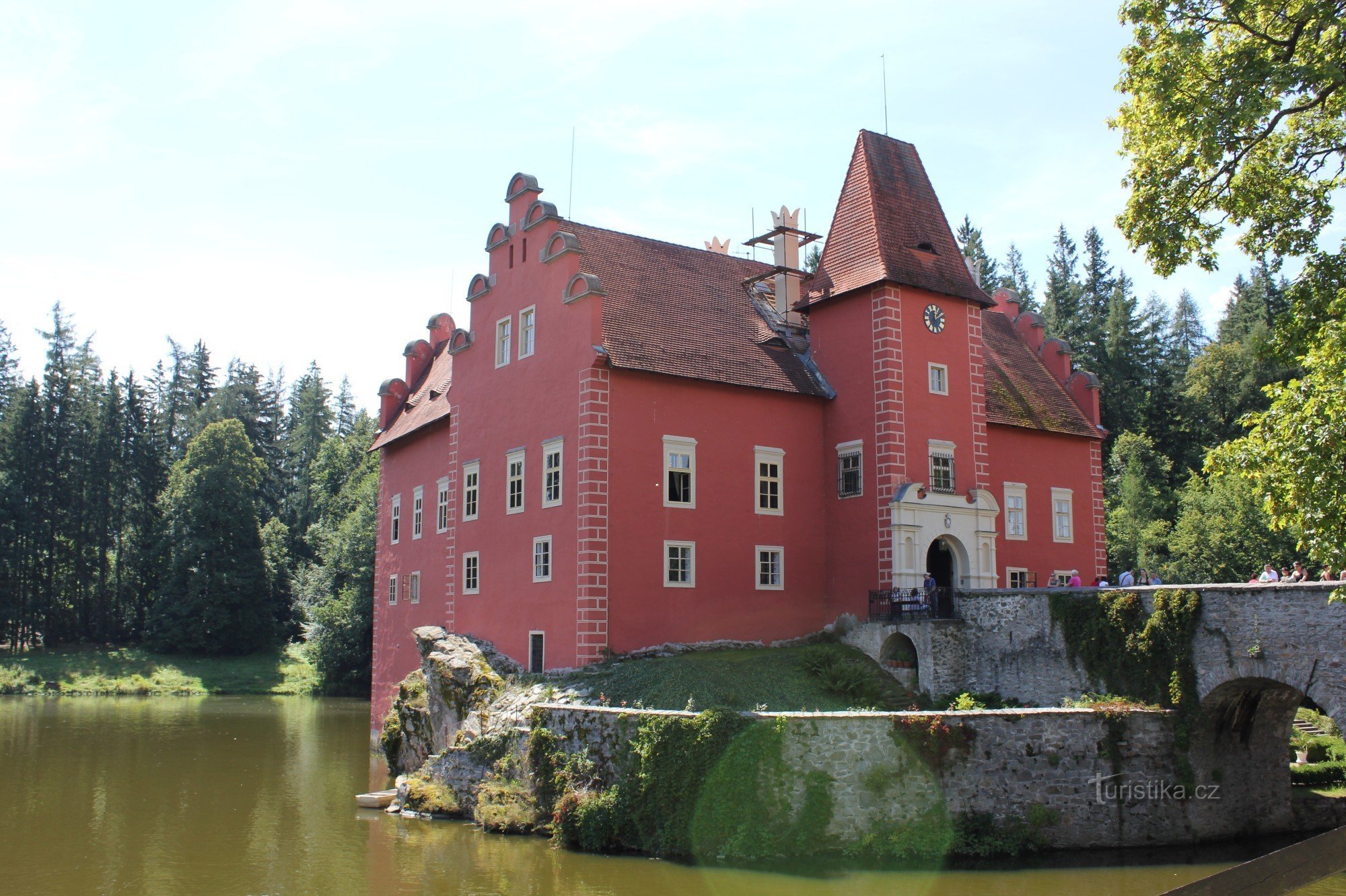 Castelul și iazul Červená Lhota