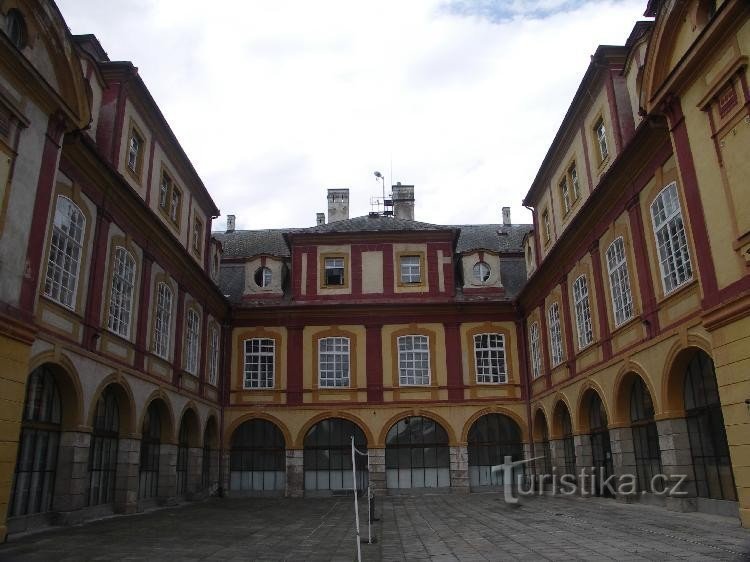 Schloss Chroustovice