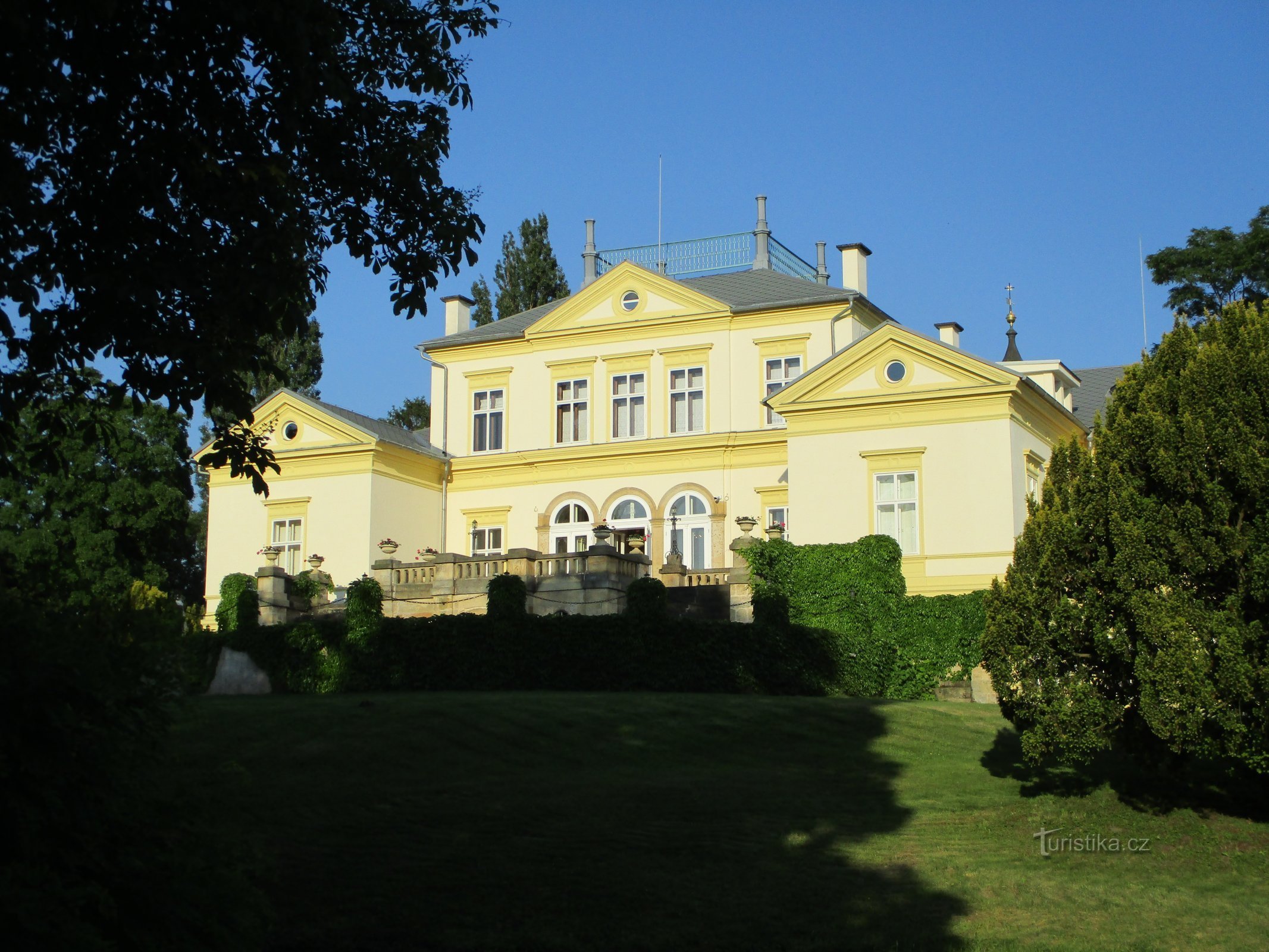 Castelul (Dobřenice)