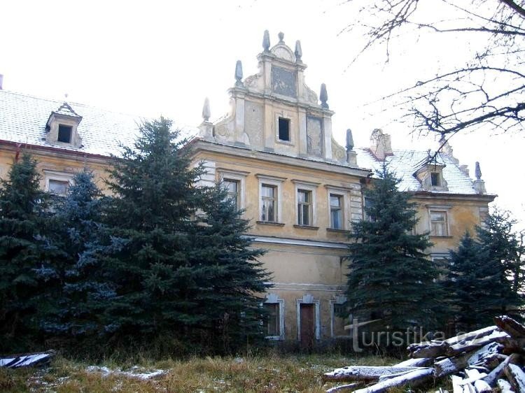 Castle: The main facade of the castle