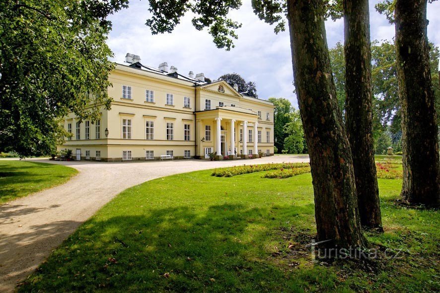 Das Schloss Kinski in Kostelec nad Orlicí eröffnet die Saison