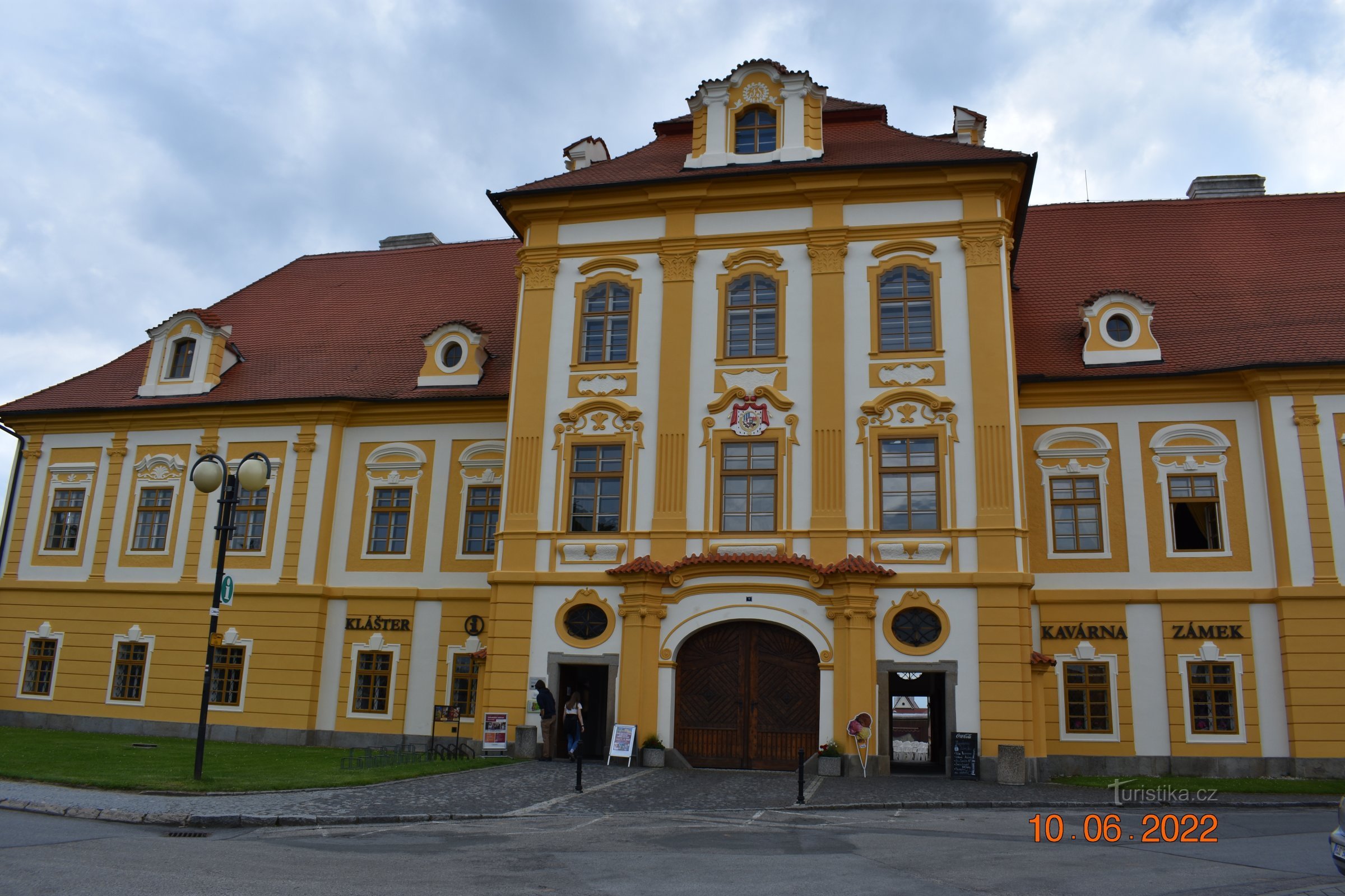 castle (monastery)