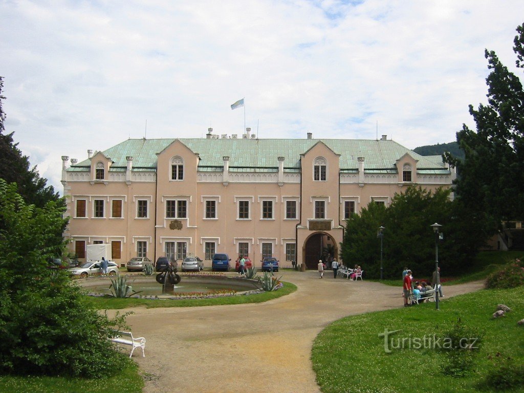 Замок Клаштерец над Огржи