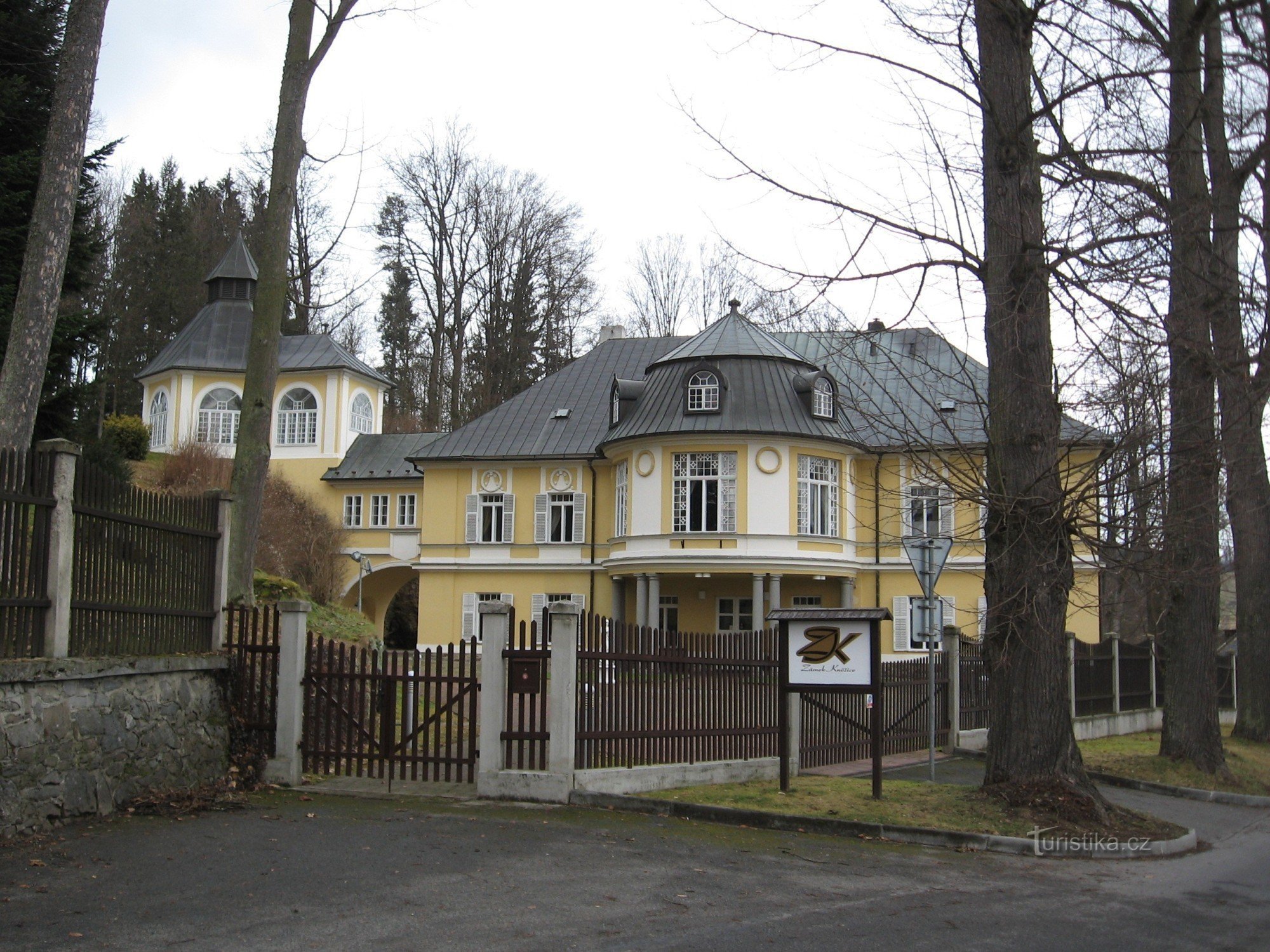 CHÂTEAU DE LA PRÊTRESSE