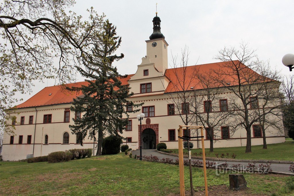 Castelul Komorní Hrádek, fațada de vest