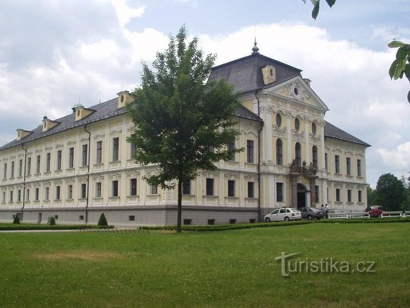 Kravare Castle