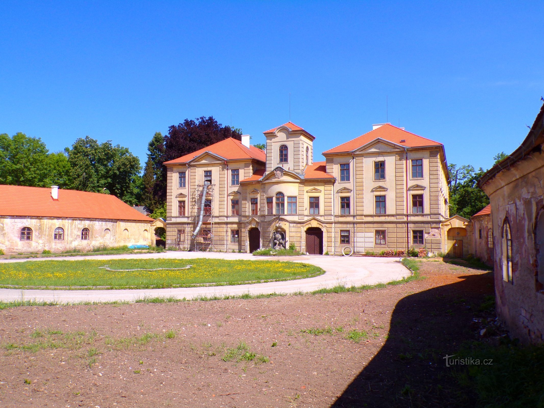 Zámek (Lázně Bělohrad, 31.5.2022)