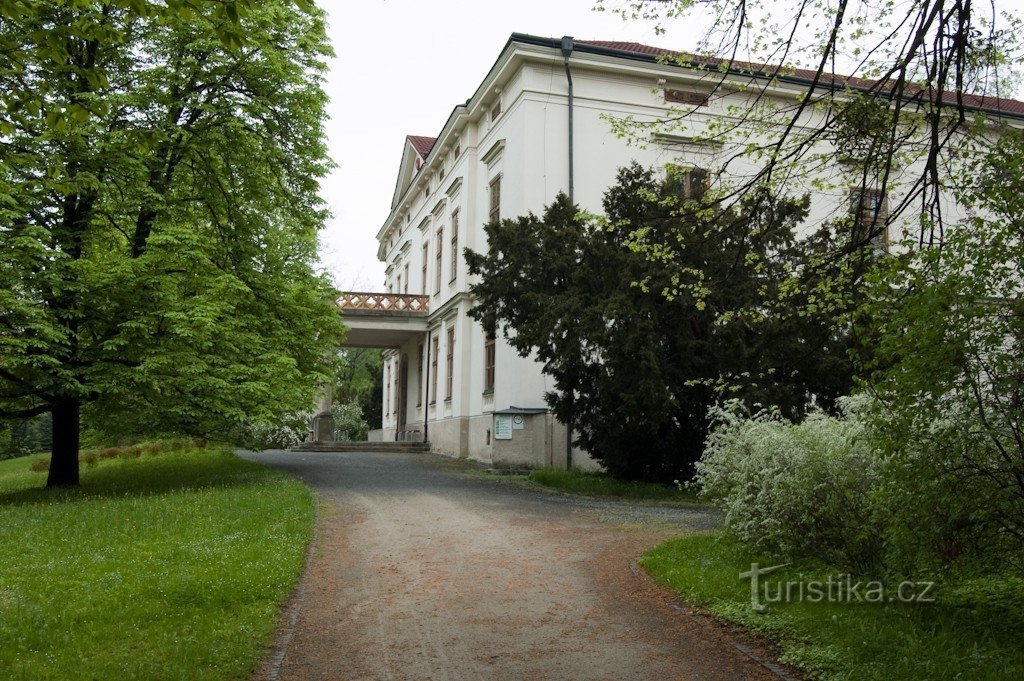 Lešná Chateau