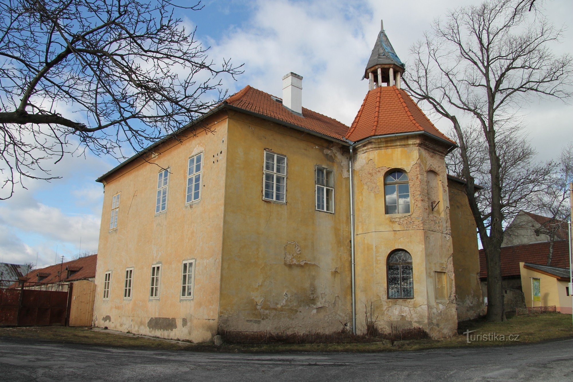 Zamek Lužce