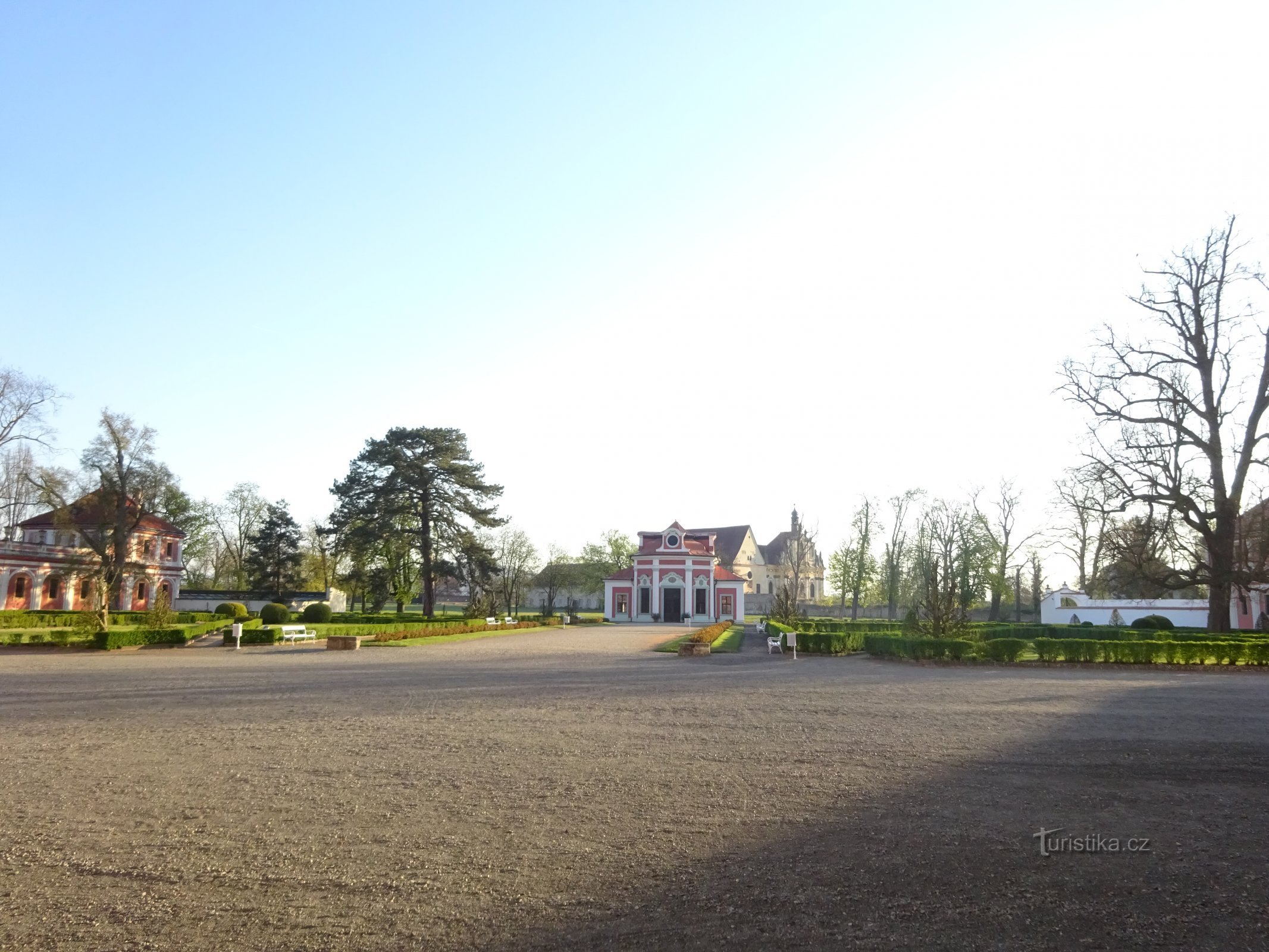 Kasteel Mnichovo Hradiště en kasteelpark