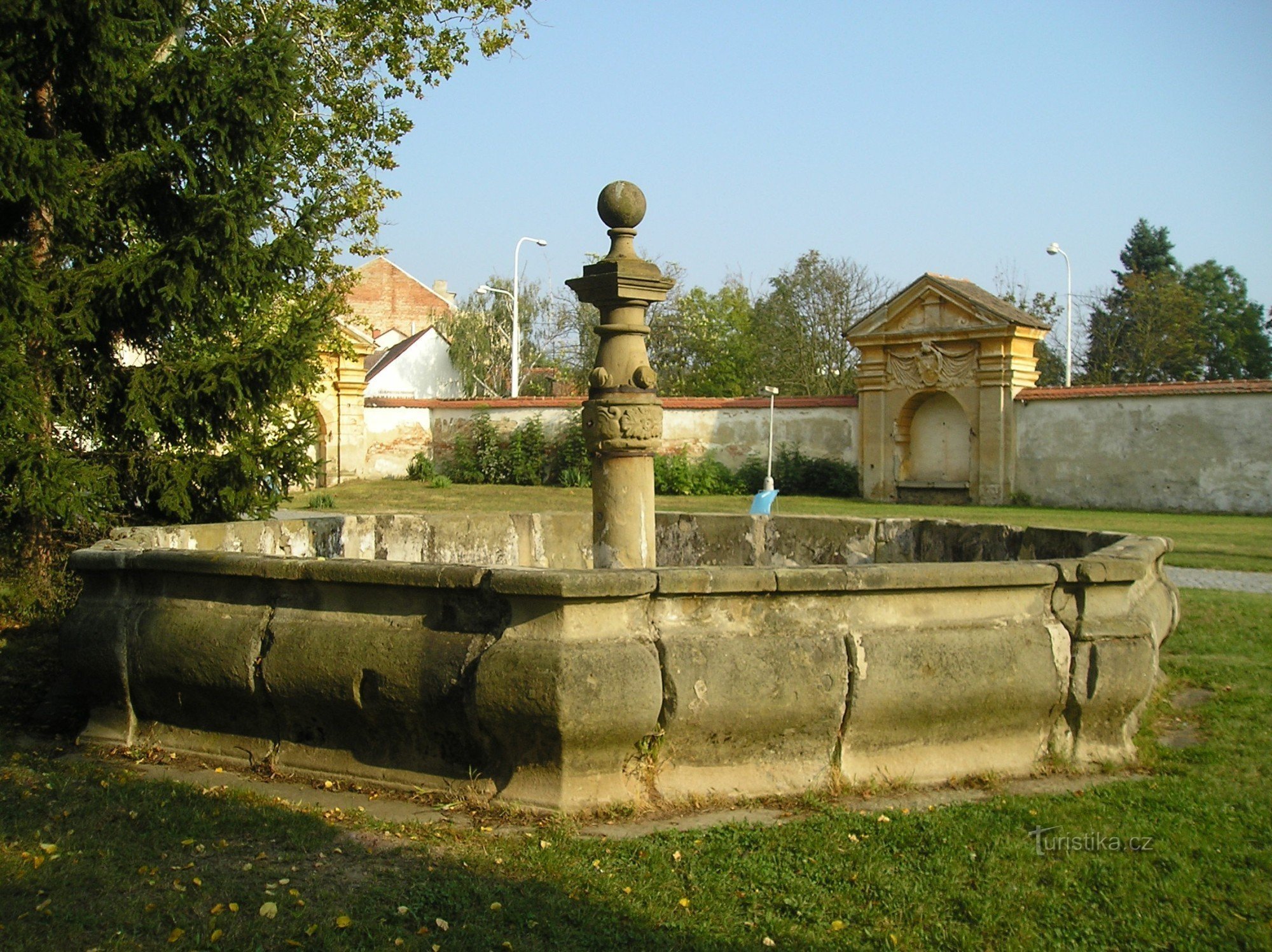 Moravský Krumlov Castle-fountain