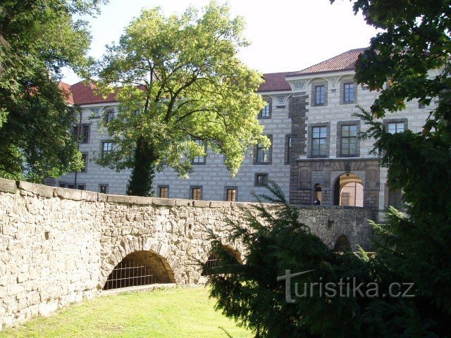 Nelahozeves castle