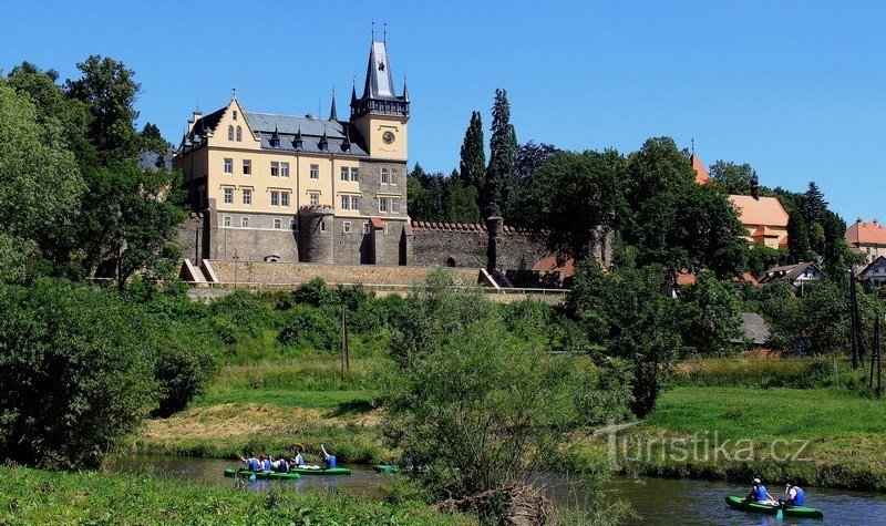 castillo desde el río Sázava