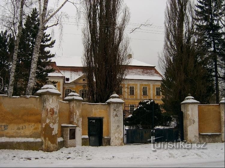 Castello di Olešná: Il villaggio viene menzionato per la prima volta nel 1331, quando apparteneva al castello di Točník. R