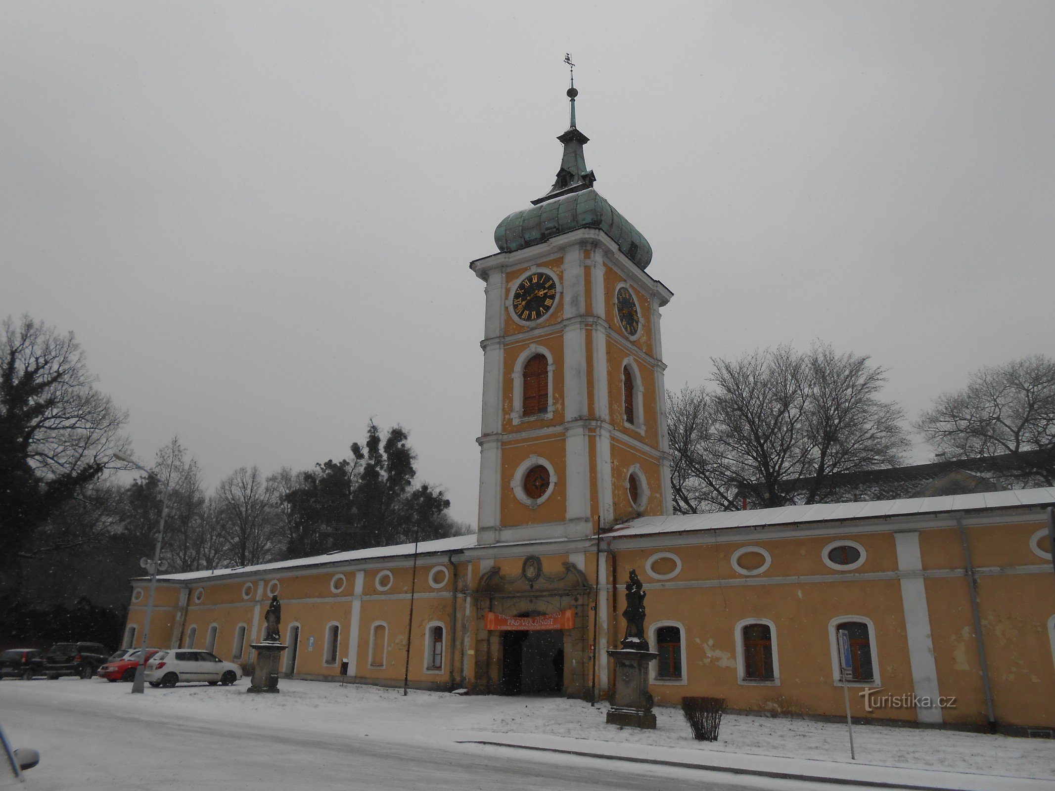 Paskov Castle