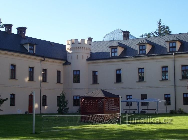 Kasteel: Uitzicht op de binnenplaats van het kasteel