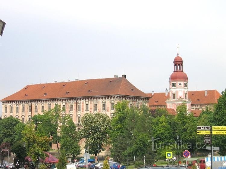 Castle: View of the castle from the square