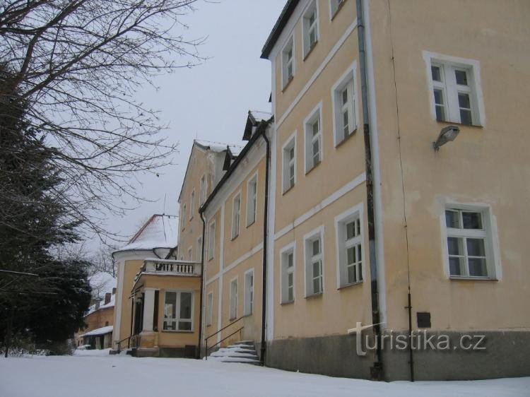 Schloss: Blick auf das Schloss vom Park aus