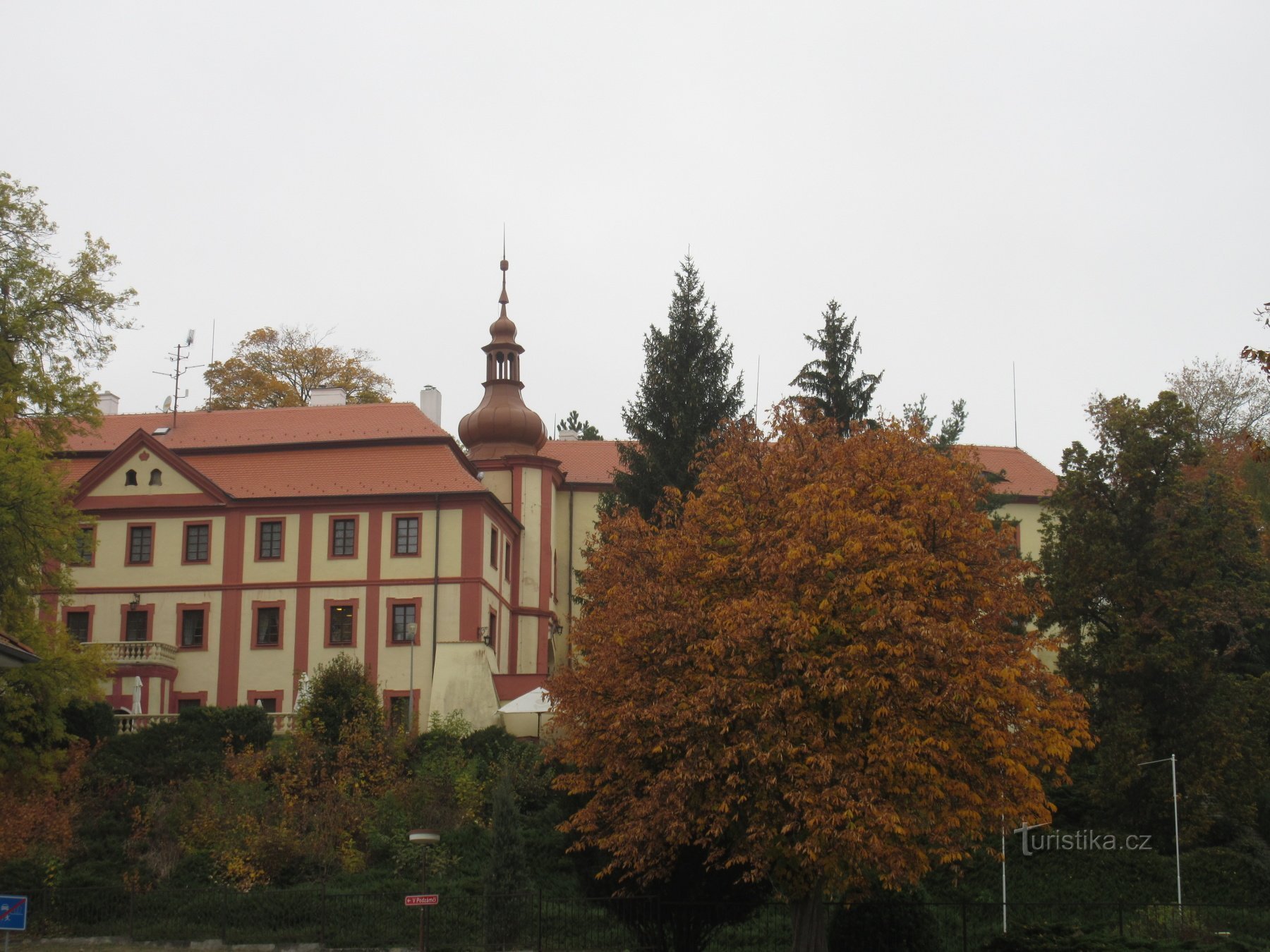 Schloss - Blick vom Platz