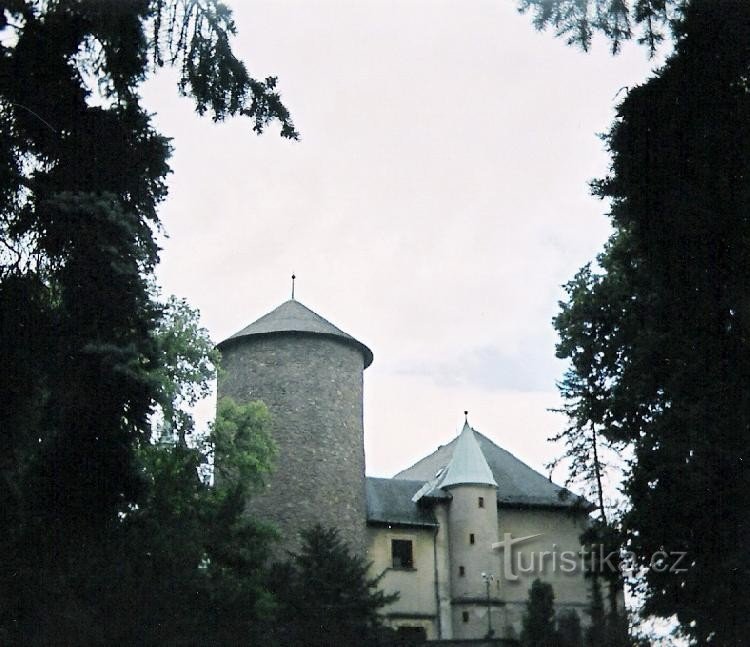 城堡：城堡花园的侧视图