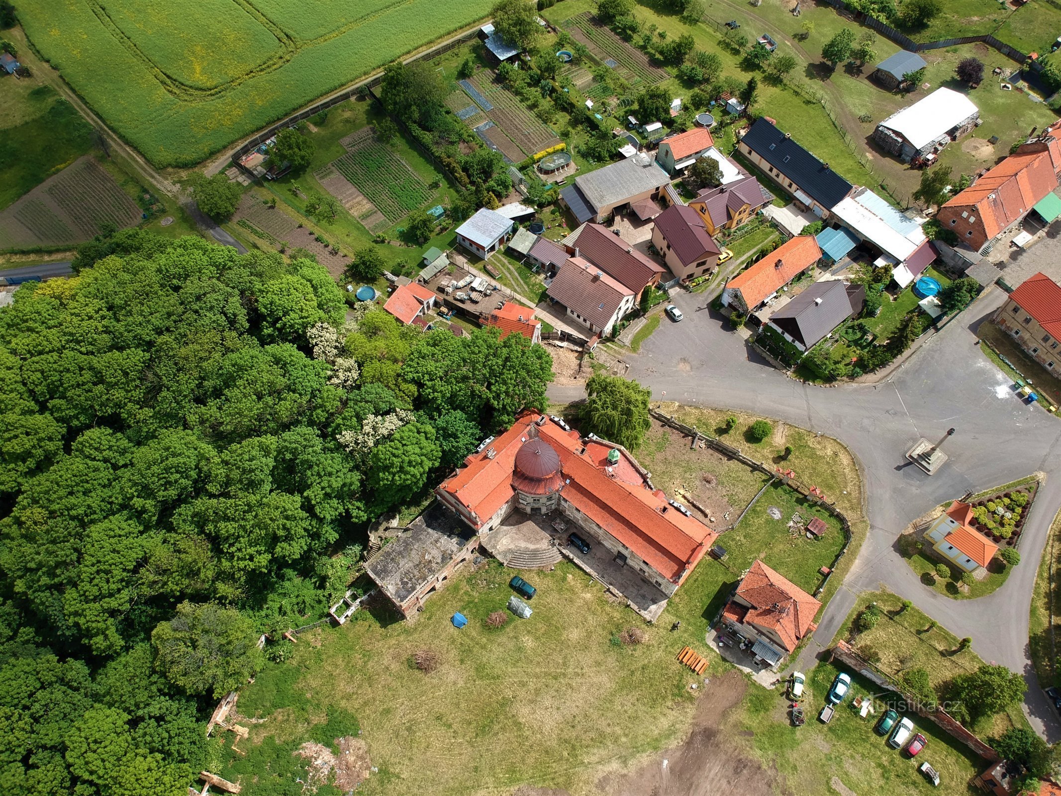 Schloss Poláky - eine erwachende Barockperle