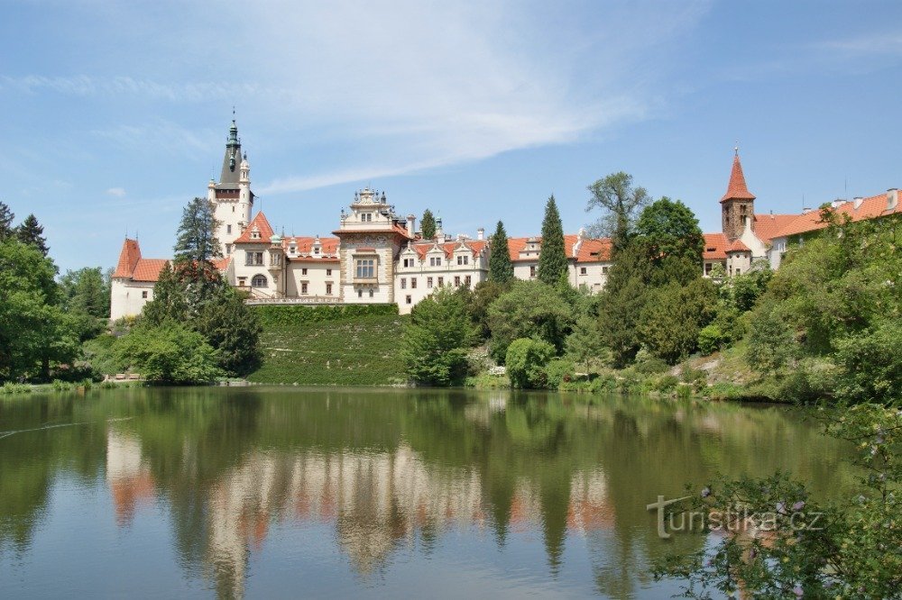 Grad Průhonice in ribnik Podzámecký