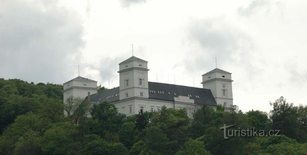 Račice Castle - 在德拉汉高地和摩拉维亚喀斯特之间风景如画的环境中度假