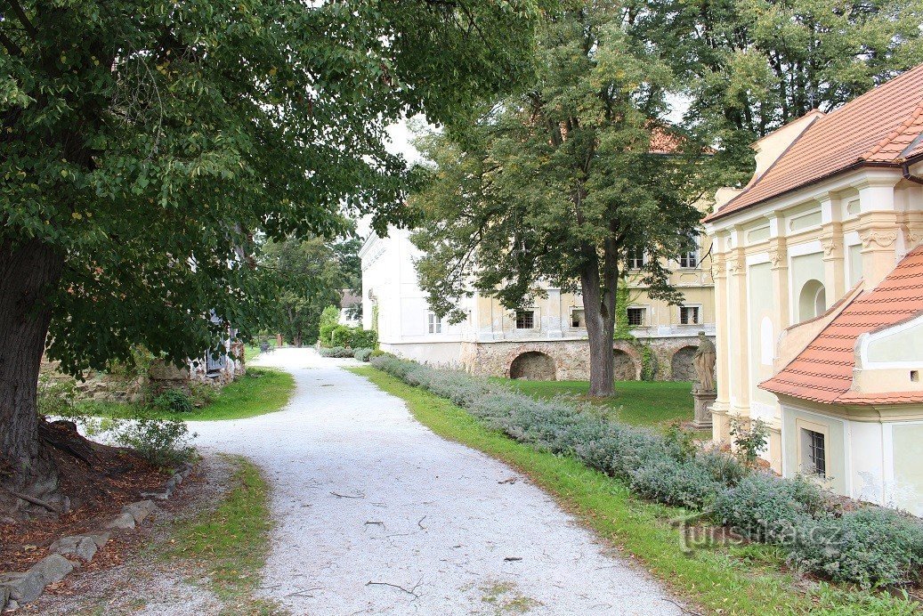 Burg Radíč, Blick in den Hof