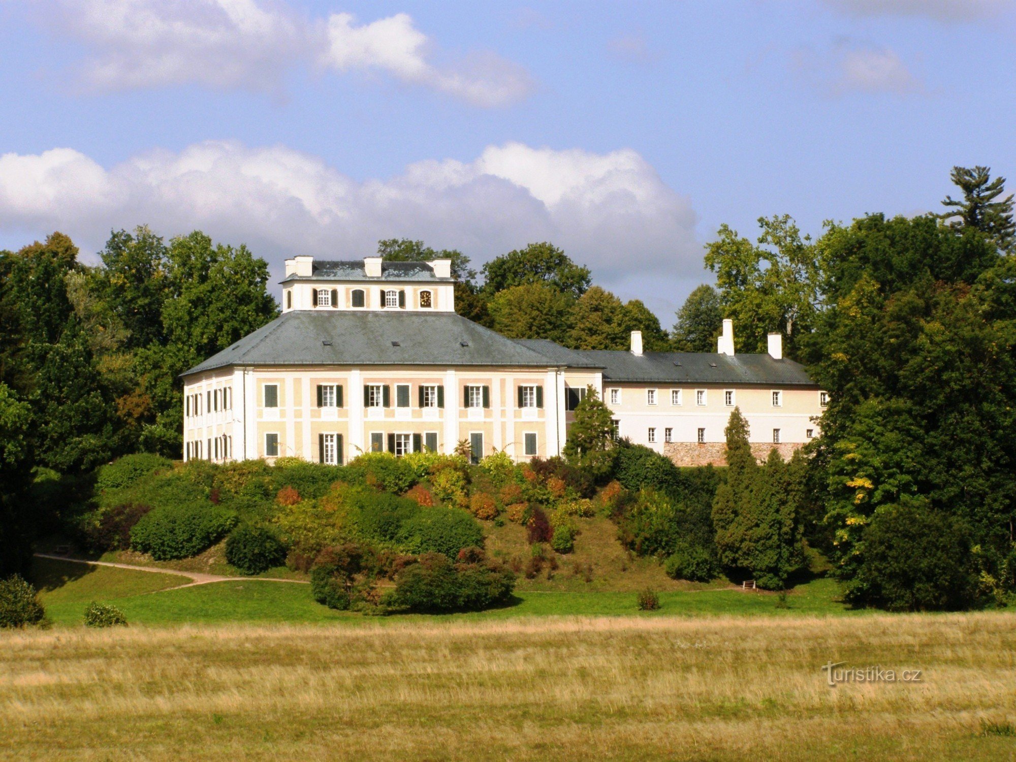 Château de Ratibořice depuis la rivière Úpa