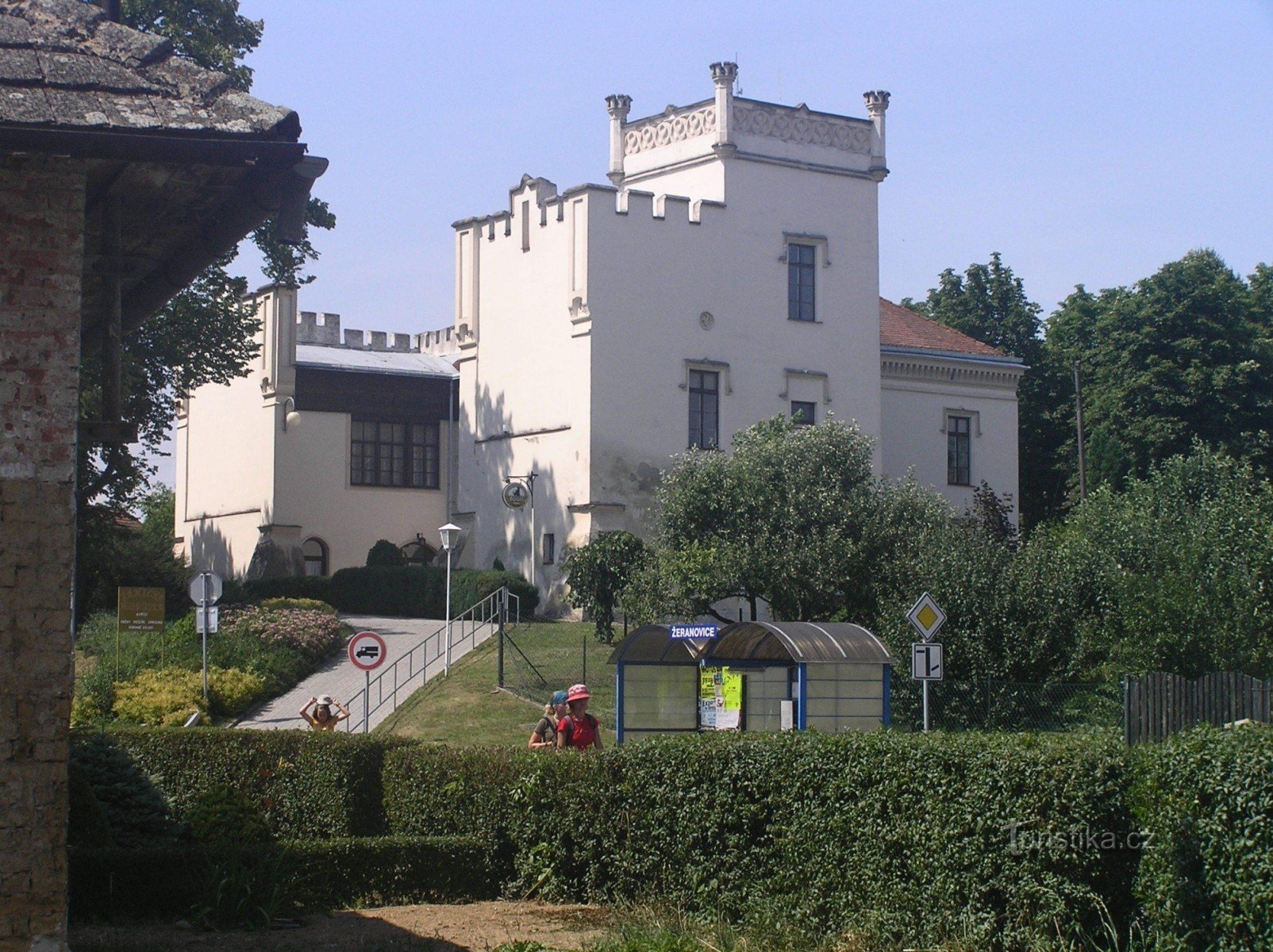 kasteel (restaurant + gemeentehuis)