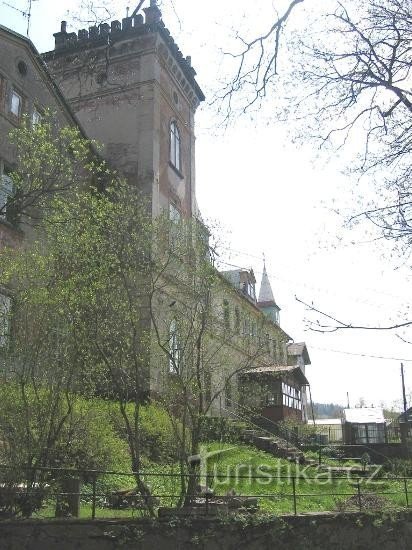 Château avec une tour