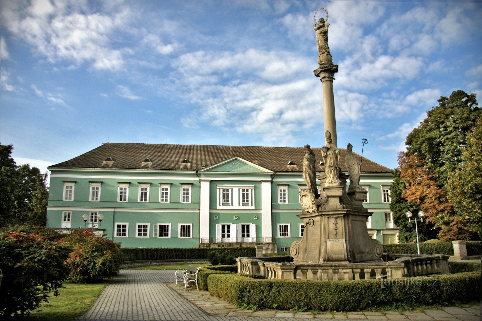 Castelo - fachada norte (foto de Jakub Jíra)