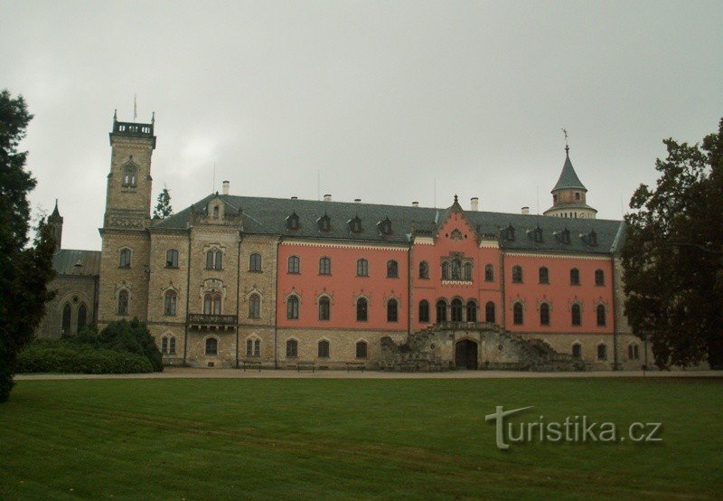 Castelul Sychrov