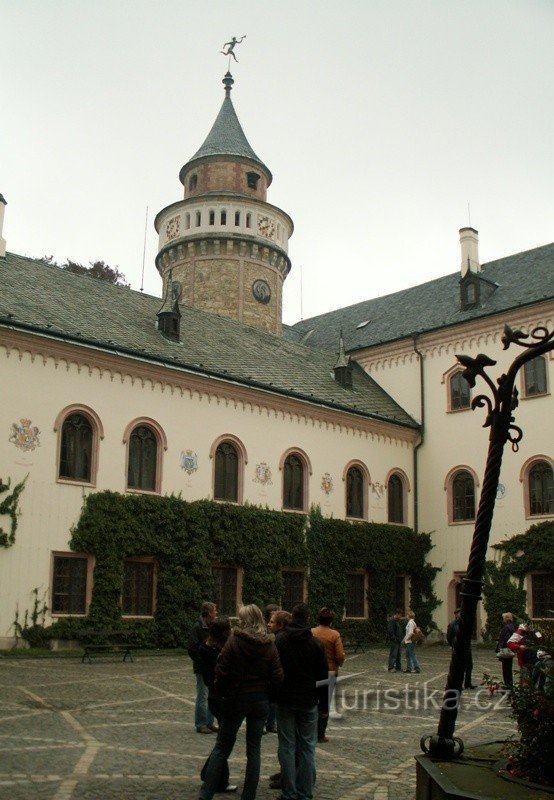 Castelul Sychrov