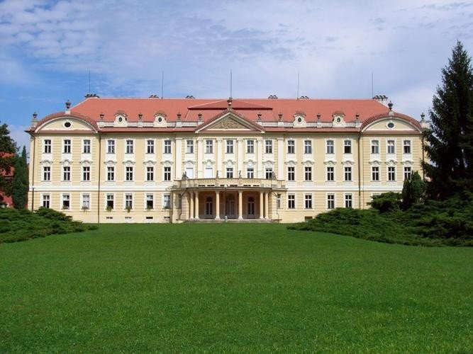 Tloskov Castle
