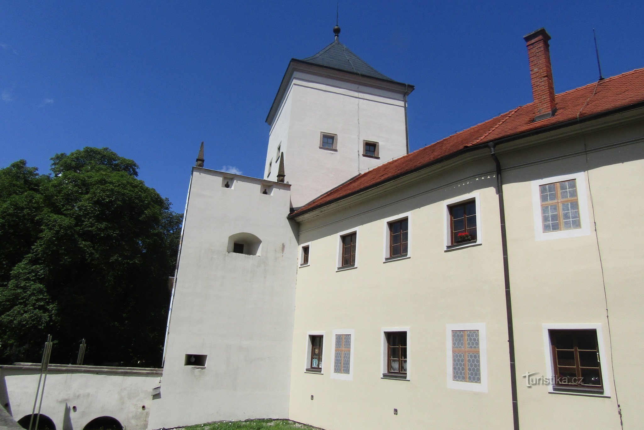 замок в Быстржицах-под-Гостинем