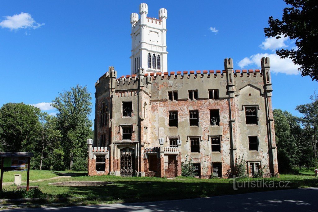 Castillo en Český Rudolec, vista desde el oeste