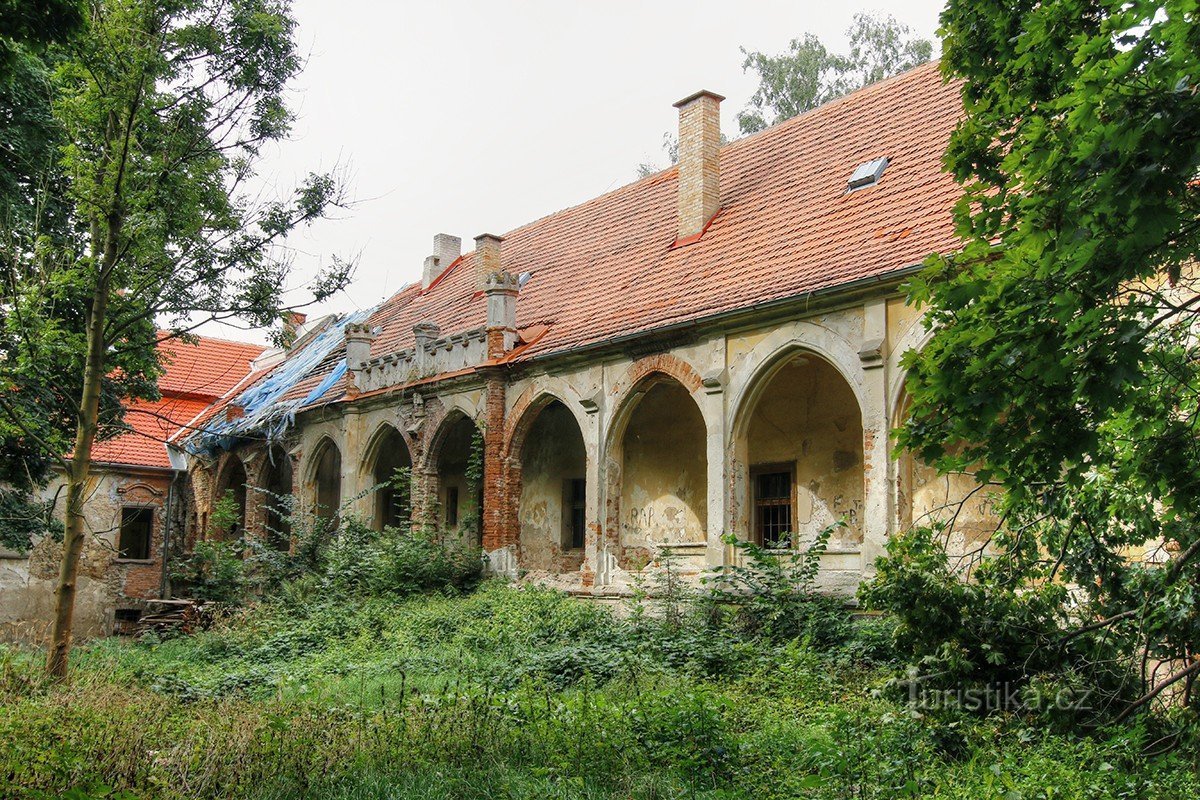 Chateau in Chotýšany