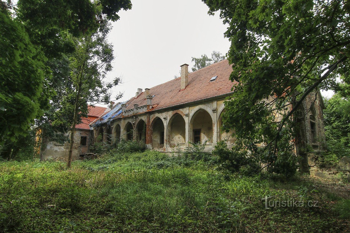 Kasteel in Chotýšany