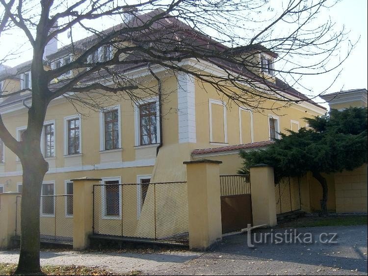 Kasteel in Kolešovice: Het dominante kenmerk van Kolešovice is het kasteel, dat werd gebouwd in pseudo