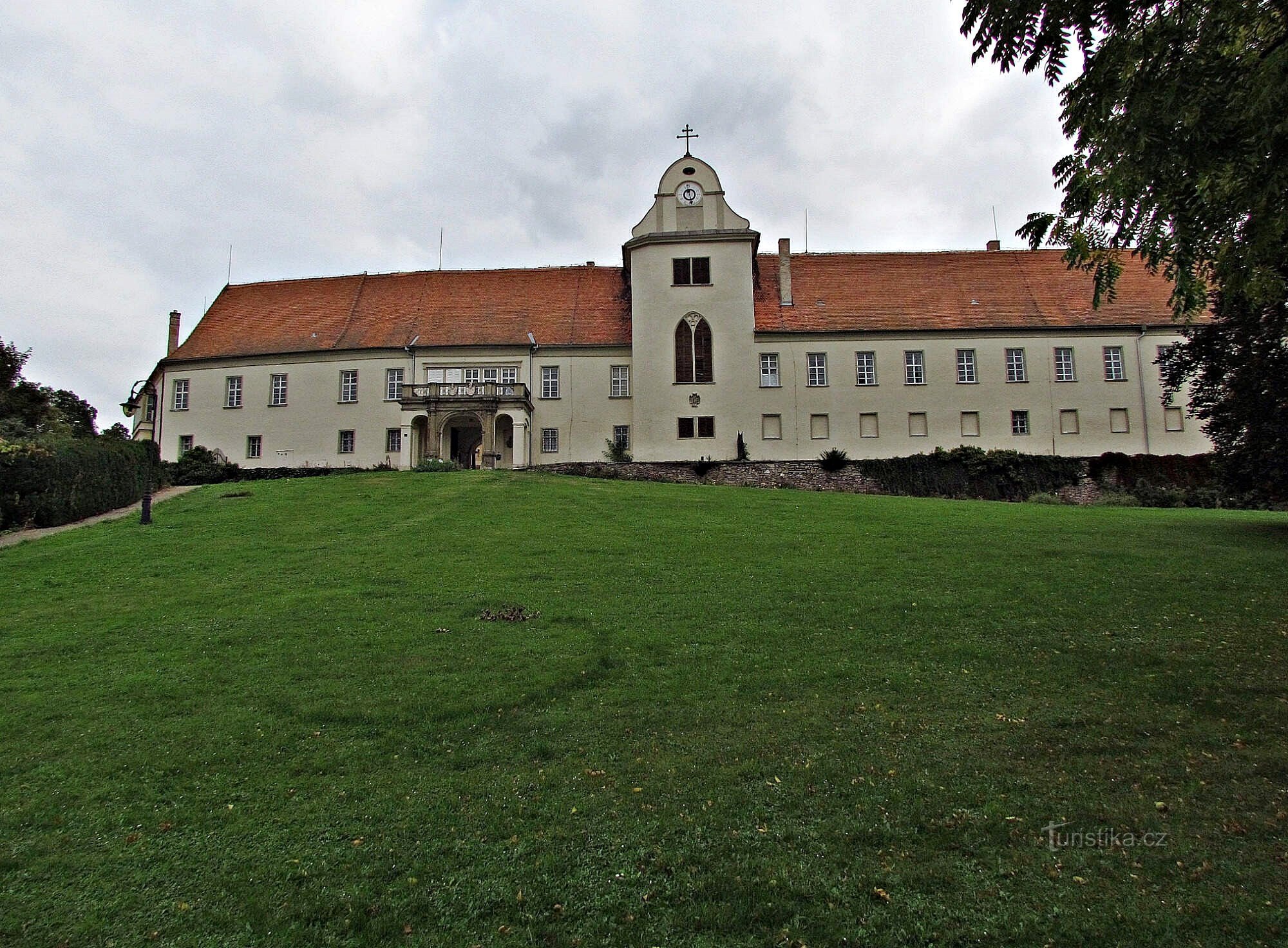 kastély Lomnicában és a park