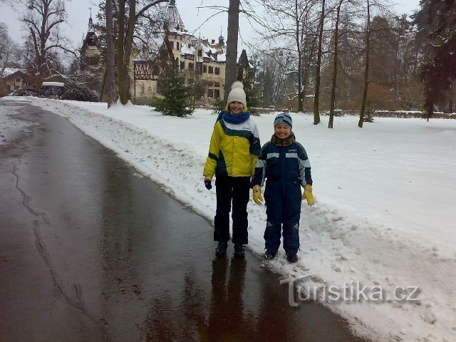 Замок у снігу