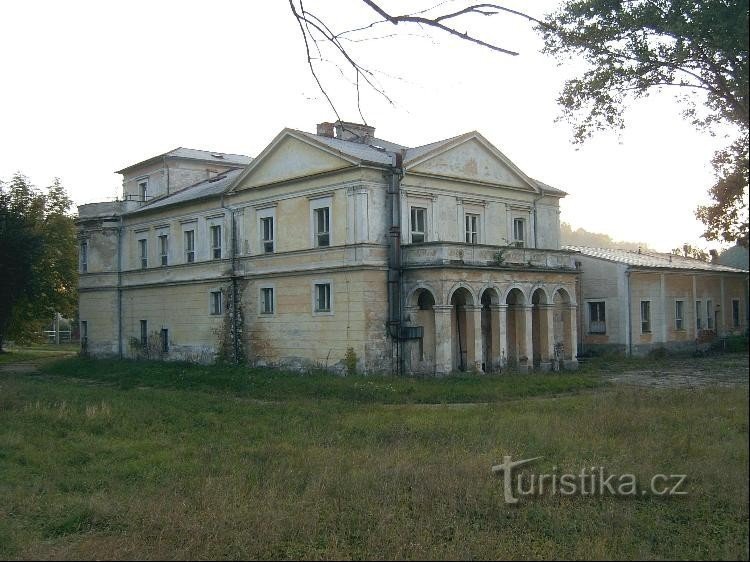 Schloss in Velichov: Obwohl zahlreiche spätere Rekonstruktionen den Grundriss von Mr