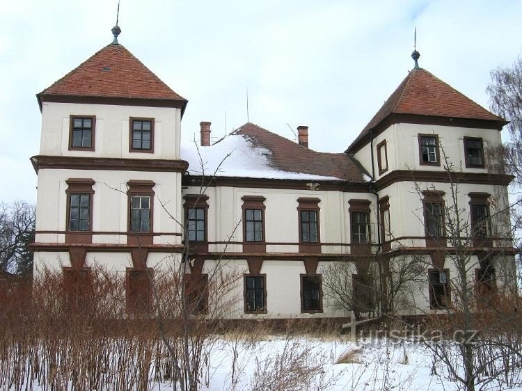 Zámek: Věže na jižní straně zámku