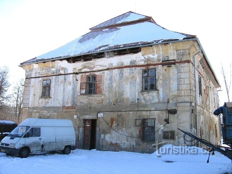 Κάστρο από την πρώην αυλή του αγροκτήματος