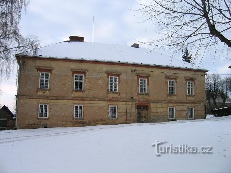 Kasteel vanaf het erf: Kasteel Stračov