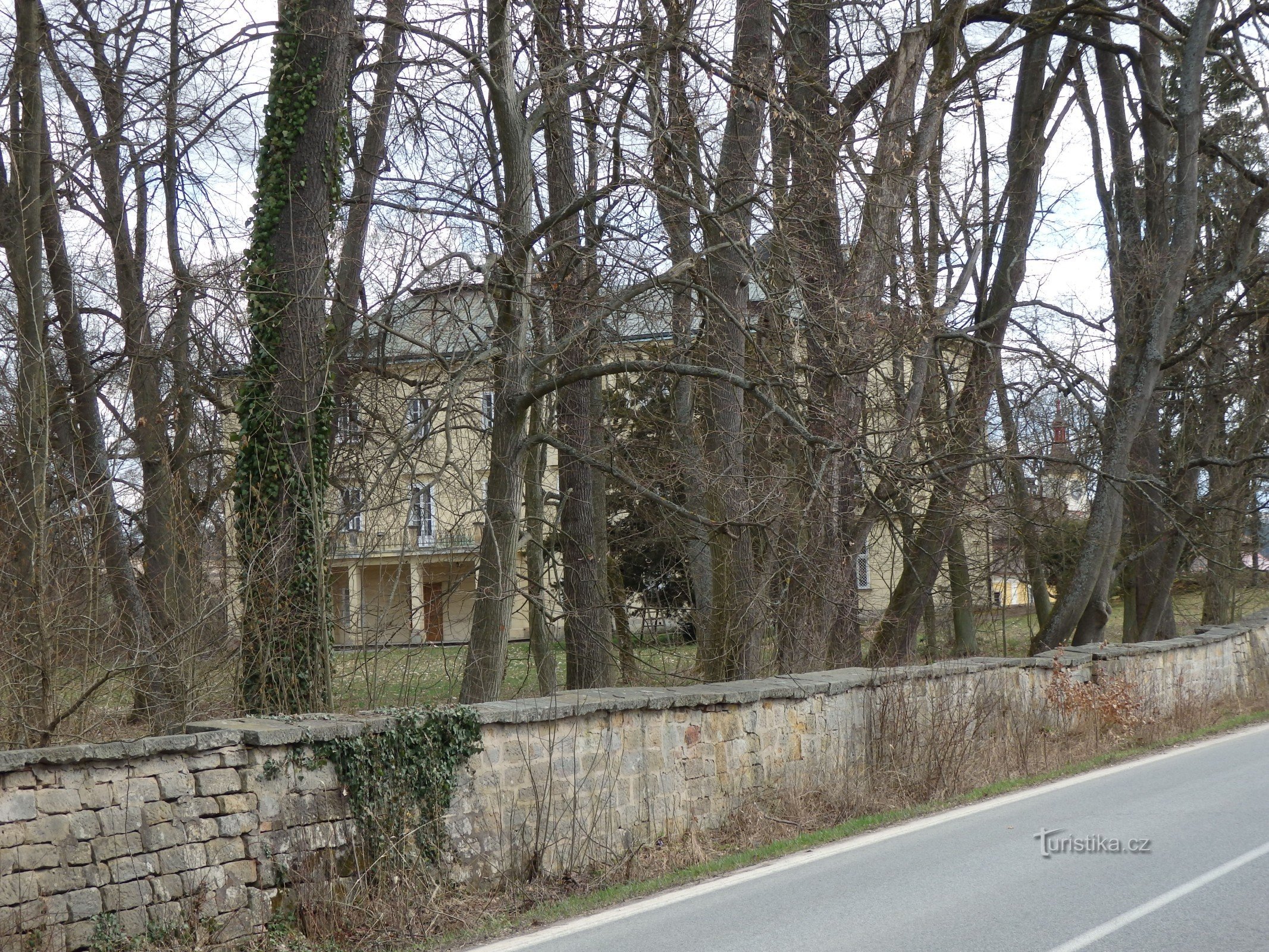 Château derrière le mur..