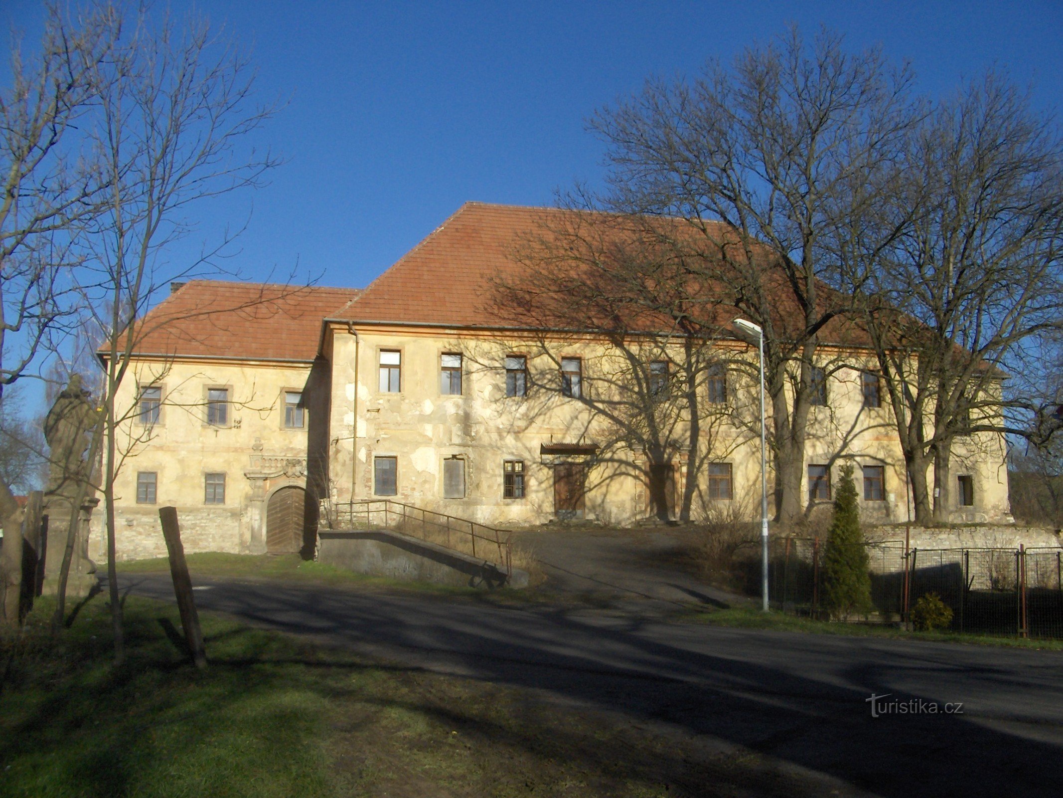 Zámek Záhořany.