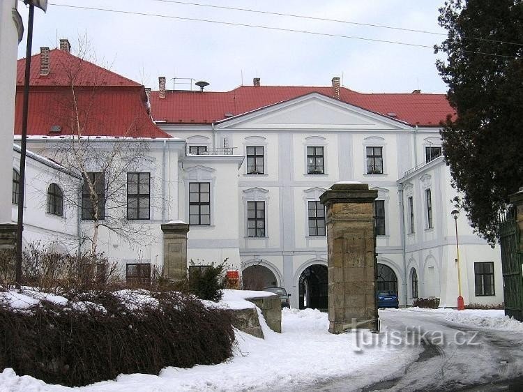 Schloss: Ein Schloss mit einem Haupttor