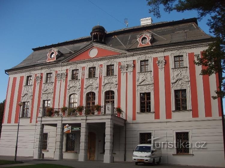 Zámek: Zámek Velké Hoštice